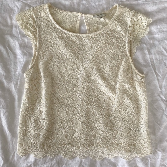 2/$40💜 CLOSET CLEAN OUT: Aritzia lace blouse - Picture 1 of 6